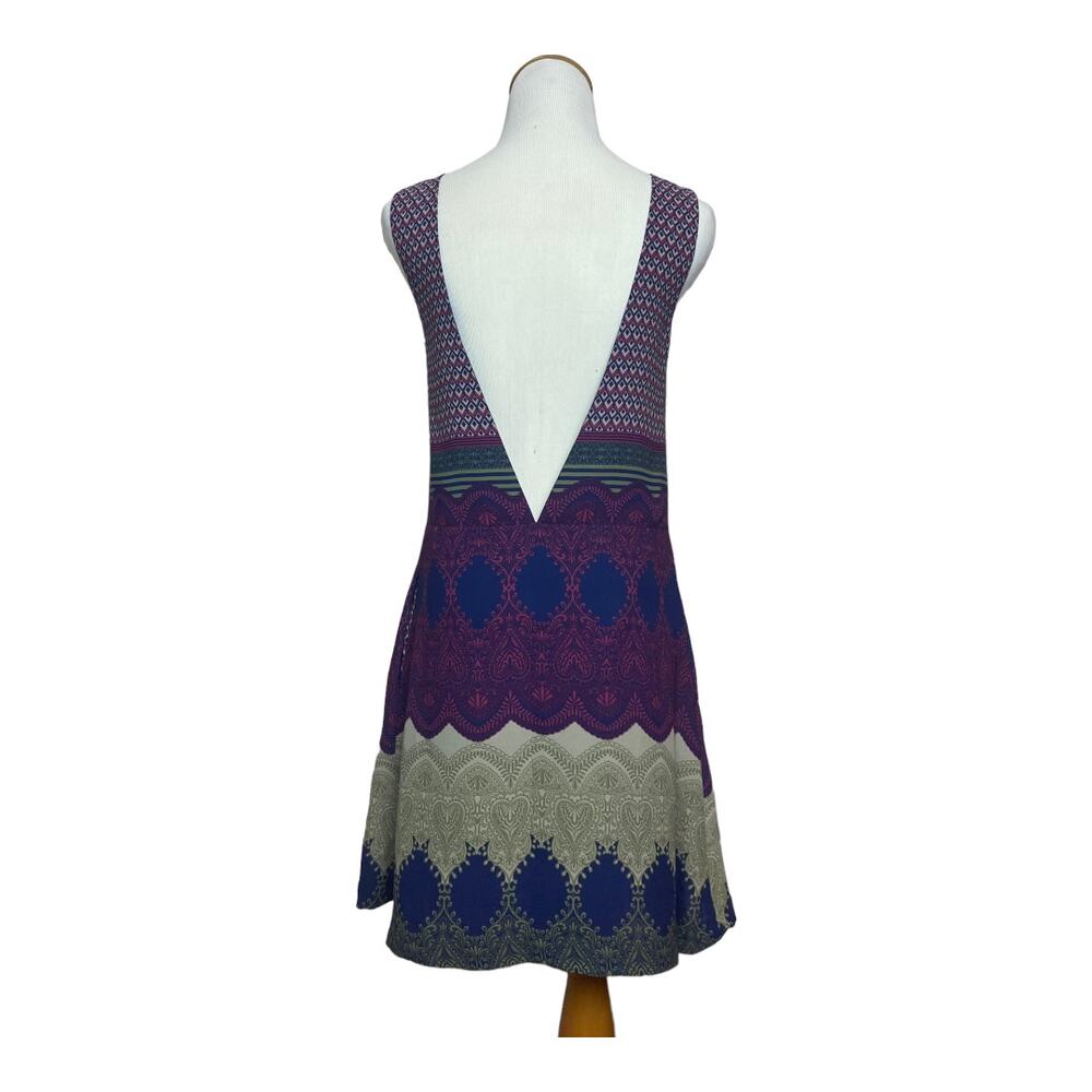 Olivaceous Navy Blue Floral Deep Back V Sleeveless Shift Dress Sz Small - Picture 2 of 7